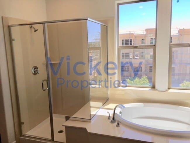 Building Photo - Beautiful 4 Bd/3.5 Ba, 2589 sf Single-family house in Dublin available For Early April Move In!!