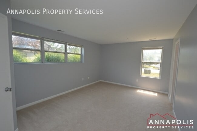 Building Photo - 10 Hearthstone Ct