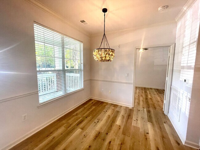 Building Photo - 1 Bedroom, 1 Bath Condo in The Concord West of the Ashley!