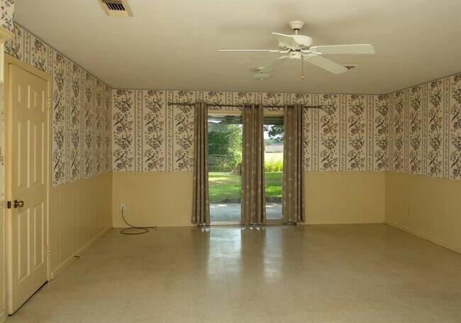 Building Photo - 9231 Kostelnik St