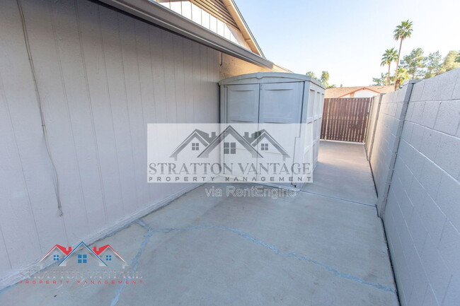 Building Photo - 944 W Meseto Ave