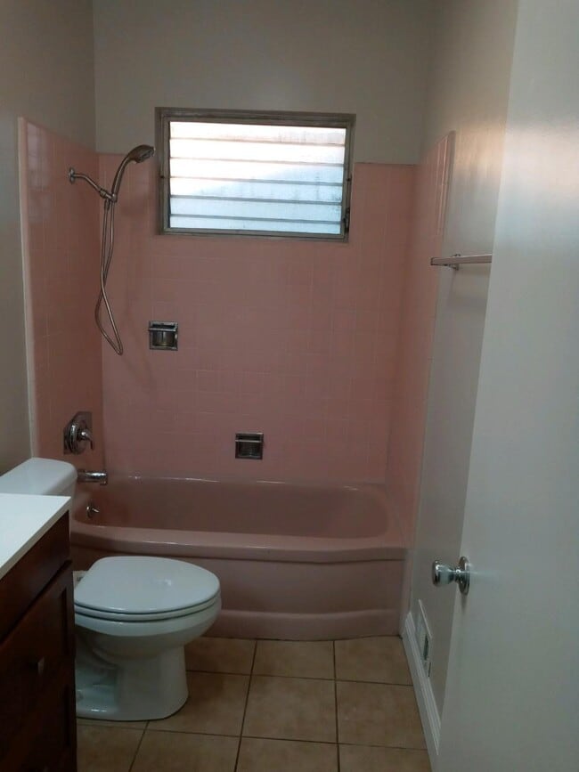 Bath - 519 Linwood Ave