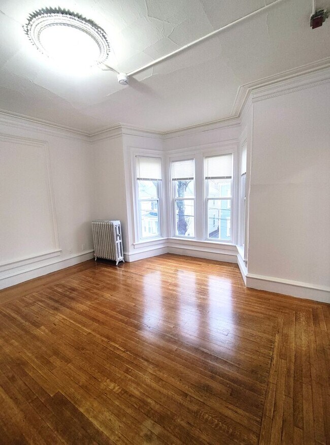 Building Photo - 50 Common St