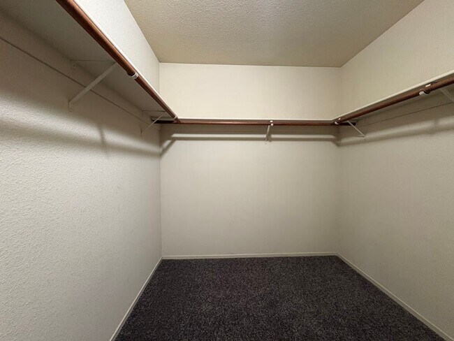 Building Photo - Spacious 4 Bedroom Home in Quiet Galt Neighborhood