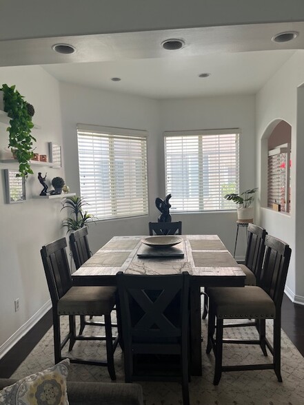 Dining Table w/6 chairs - 408 W Queen St