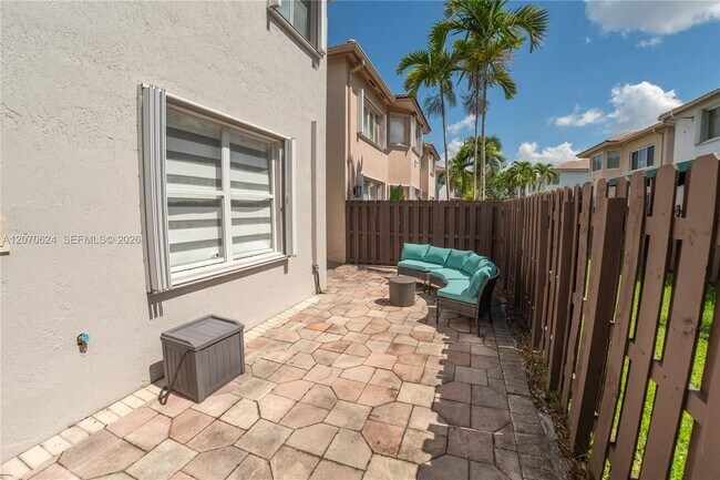 Building Photo - 7333 NW 113th Ct