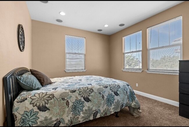 Building Photo - 300 W Alameda Dr