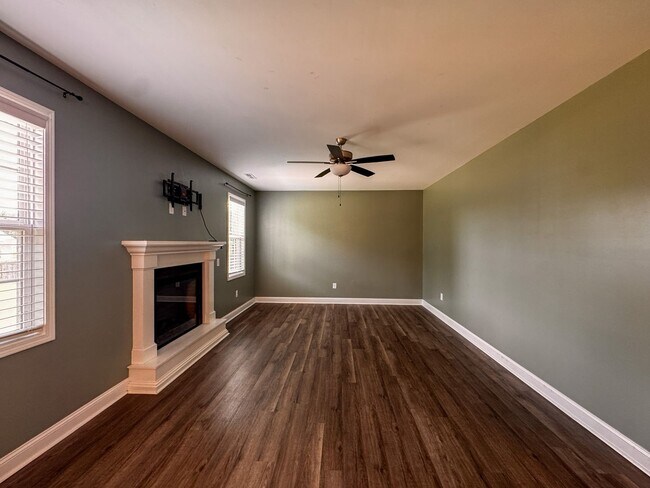 Building Photo - Stunning 4 Bed 2.5 Bath Home in Moore County
