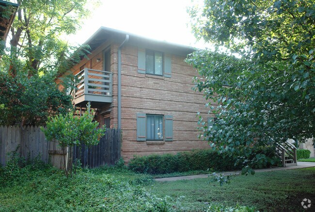 Building Photo - 4010-4012 N Hall St