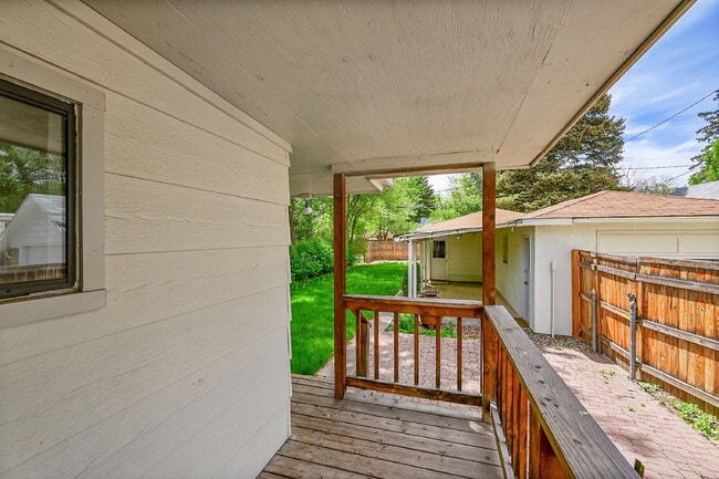Building Photo - $2,300.00 - 2 Beds, 1 Bath, Single Family ...