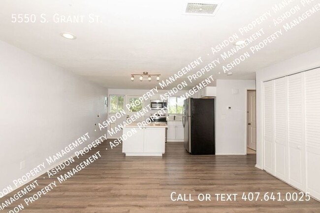 Building Photo - 2 Bed 1 Bath Remodeled Unit with FREE 43''...