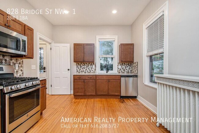 Building Photo - 828 Bridge St NW