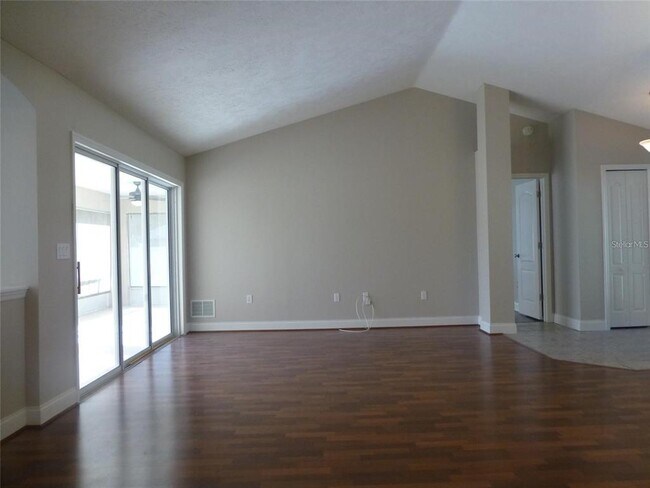 Building Photo - 1311 SE 39th Ct