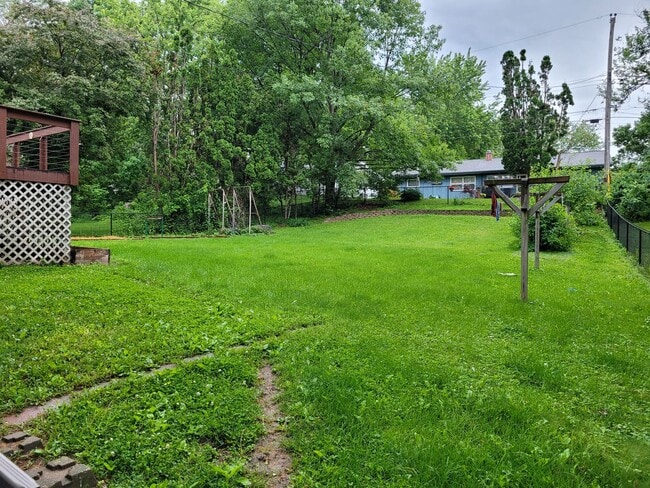 Building Photo - Coralville 4 bedroom 2.5 bath, 2 stall attached garage, fenced yard!