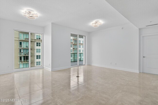 Building Photo - 1431 Riverplace Blvd