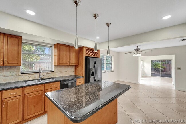 Building Photo - 4721 Sarazen Dr