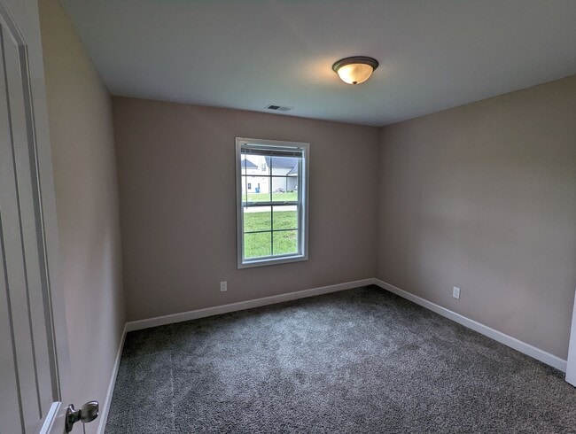 Building Photo - 3B/2BA With 2 car garage, Large Bonus Room...