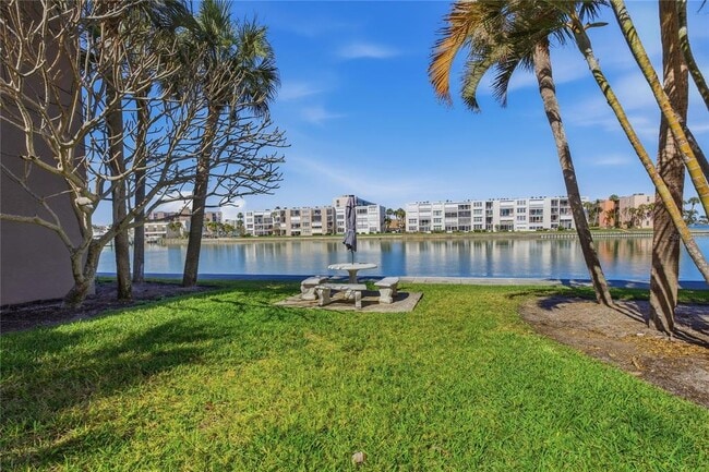 Building Photo - 7540 Bay Island Dr S