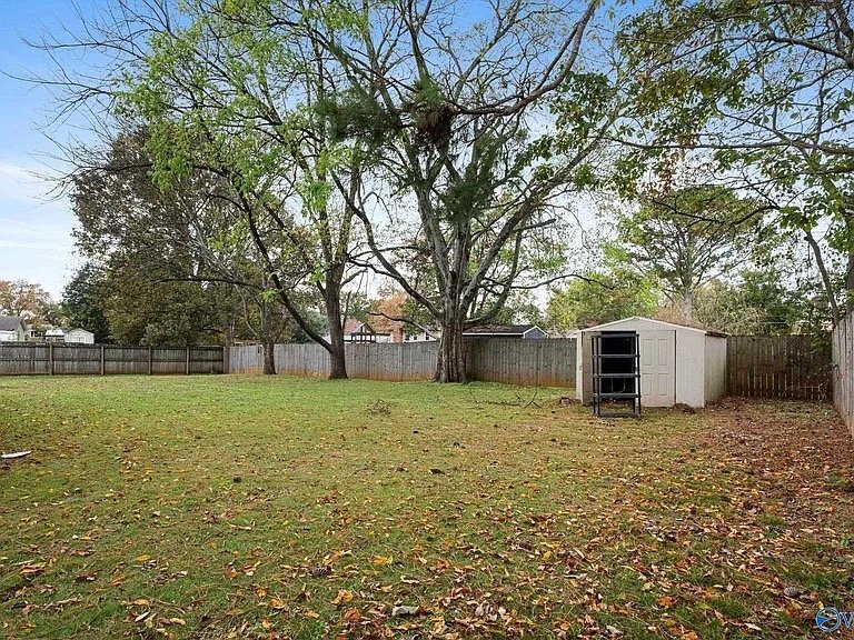 Building Photo - 2102 Chadburn Dr SW