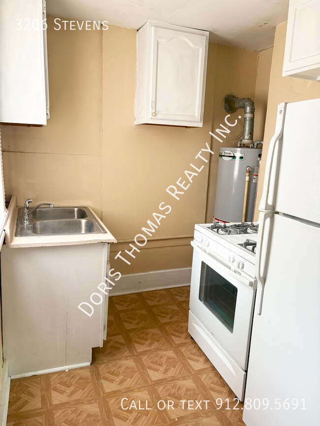 Building Photo - 3206 Stevens St