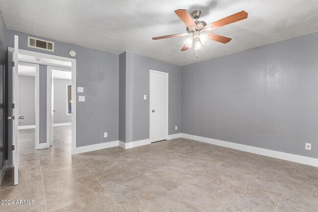 Building Photo - 2058 E Oxford Dr