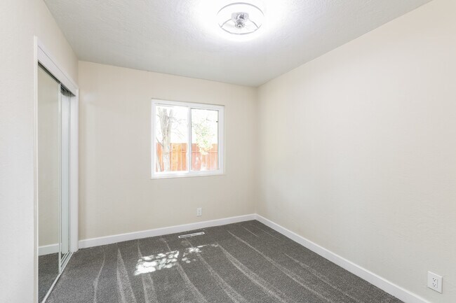 Building Photo - 5577 Ohio Ct