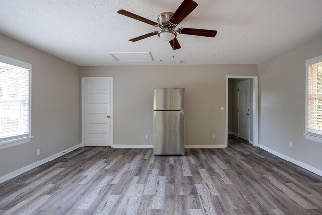 Building Photo - 20 Marion Ave