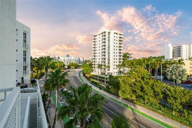 Building Photo - 1701 Sunset Harbour Dr