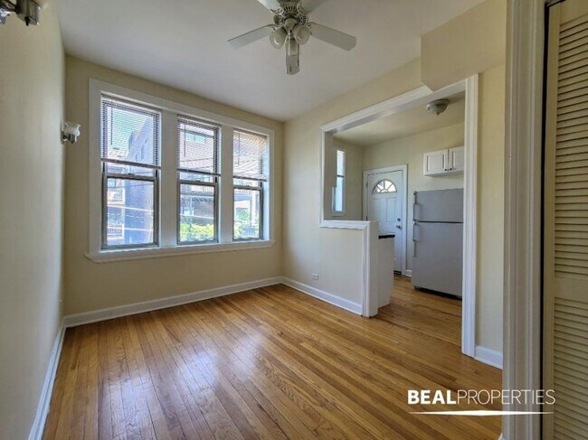 Building Photo - 1 bedroom in CHICAGO IL 60657