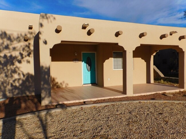 Building Photo - Beautiful Home in Old Mesilla