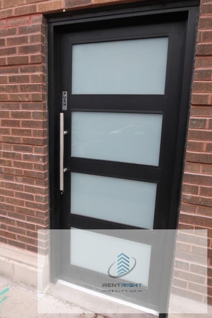 Building Photo - 4825 N Talman Ave