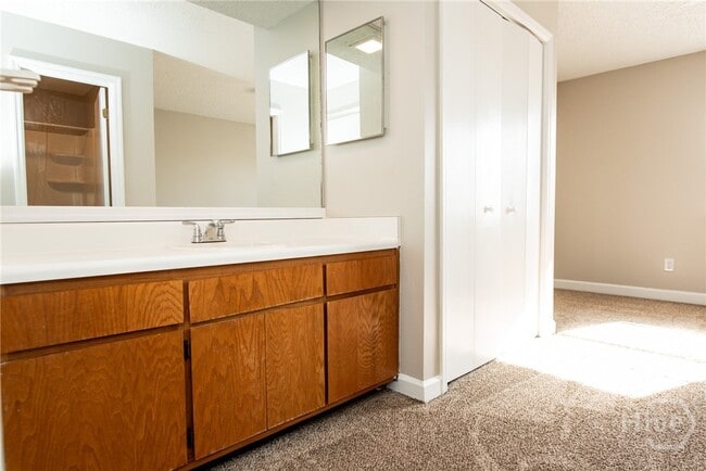 Building Photo - 290 Appleby Dr