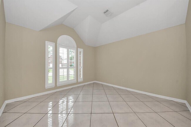 Building Photo - 10214 White Oak Trail Ln