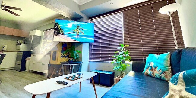 Building Photo - 2625 NE 13th Ct