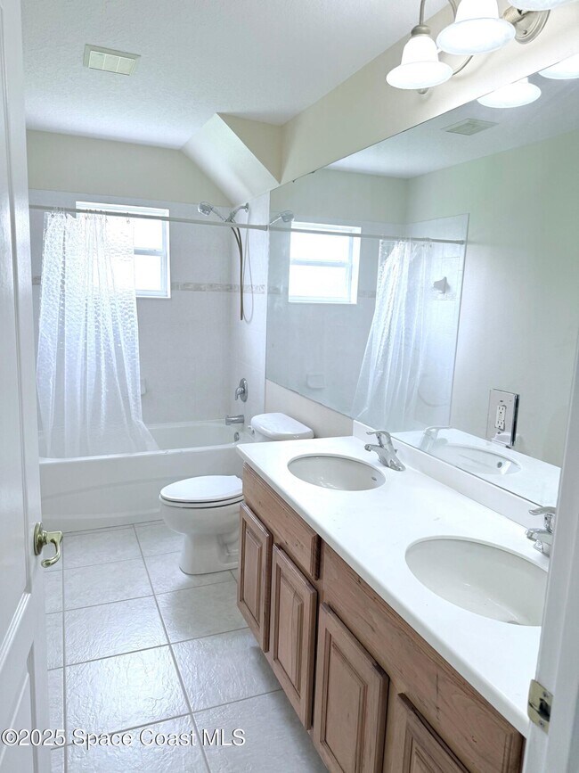 Building Photo - 3650 Chardonnay Dr