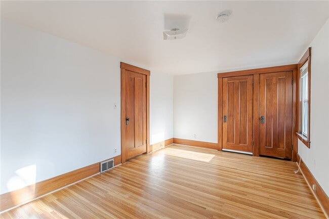 Building Photo - 176 Merwin Ave