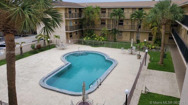 Building Photo - 241 S Royal Poinciana Blvd