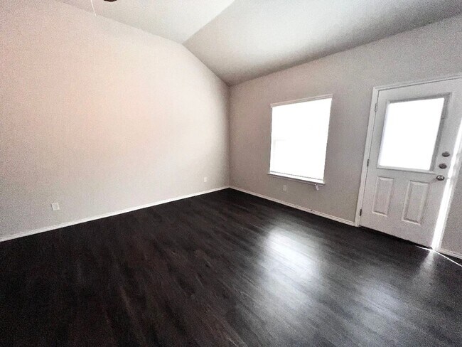 Building Photo - Luxury Duplex | 3 Bed/2 Bath | 1-Story | Covered Deck | Near Randolph AFB & Ft Sam