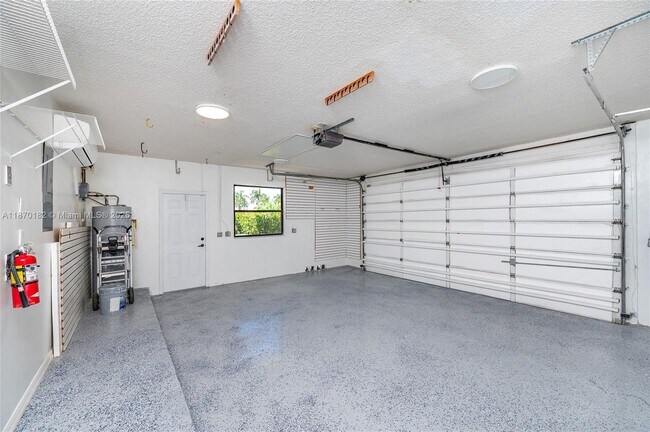 Building Photo - 721 NW 193rd Ave