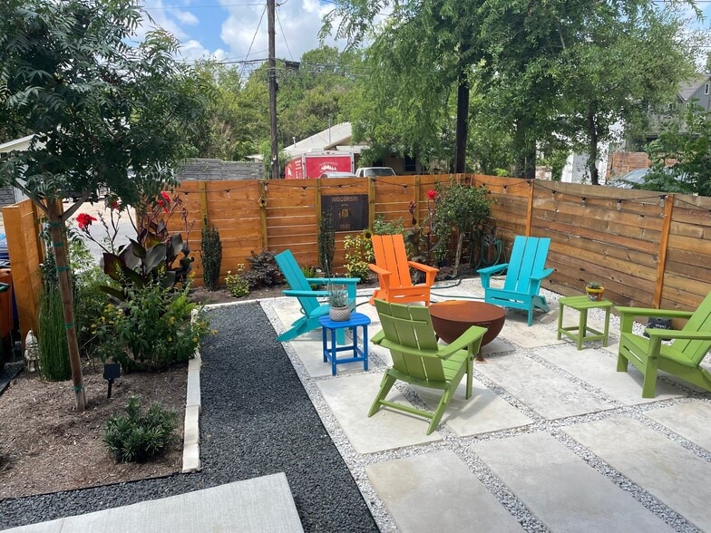 Building Photo - 5008 Lott Ave