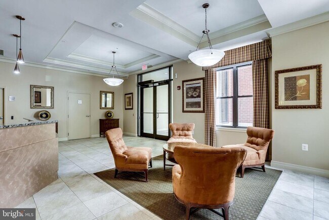 Building Photo - 2220 Fairfax Dr