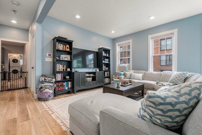 Building Photo - 46 Hawthorn Ave