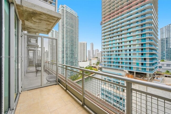 Building Photo - 690 SW 1st Ct