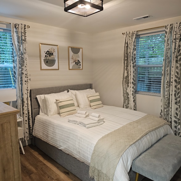 Building Photo - 822 S Kilbourne Rd