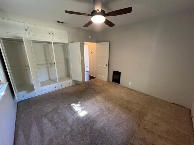 Building Photo - Beautiful 2bd/1ba House!