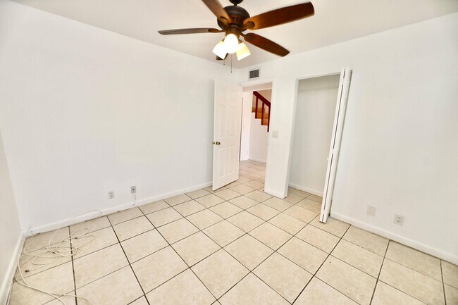 Building Photo - 5953 NW 24th Ct