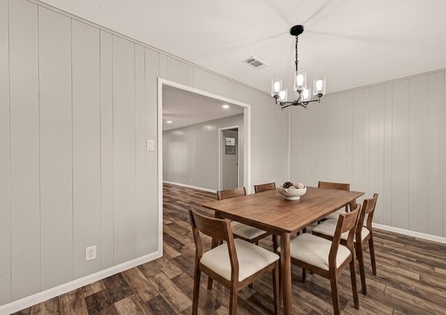 Building Photo - 1203 Bernard Ave