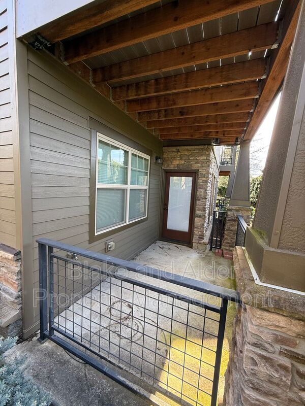 Building Photo - 8758 NE Delamere Way