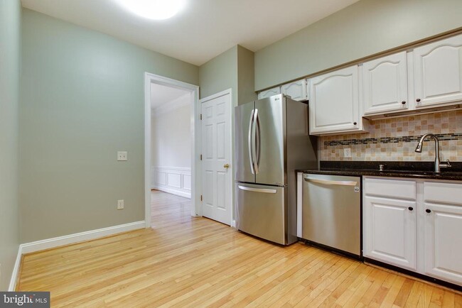 Building Photo - 8627 Trail View Dr