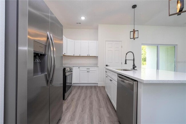 Building Photo - 6671 SW 151 Loop